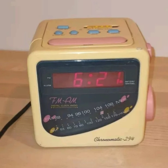 Retro Radio Shack 12-1594 Chronomatic 294 ANALOG 90sAM/FM Radio Alarm Clock - Picture 2 of 6